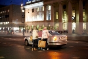 female-shoppers-get-into-taxi-on-oconnell-street-dublin-republic-ireland