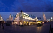 fisheye-shot-Rynek-Glowny-main-town-square-in-the-stare-miastro-with-krakow-at-night-cloth-hall-town-hall-tower-basilica-the-Virgin-Mary