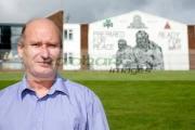 Former-UVF-terrorist-former-MLA-councillor-Billy-Hutchinson-the-PUP-now-community-worker-in-front-UVF-mural