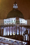 belfast-city-hall-dome-lit-up-on-wet-wintry-night-in-northern-ireland-uk