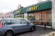 cars-parked-outside-busy-subway-kfc-restaurant-in-the-uk