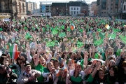crowd-revellers-at-the-st-patricks-day-concert-carnival-in-custom-house-square-belfast-northern-ireland